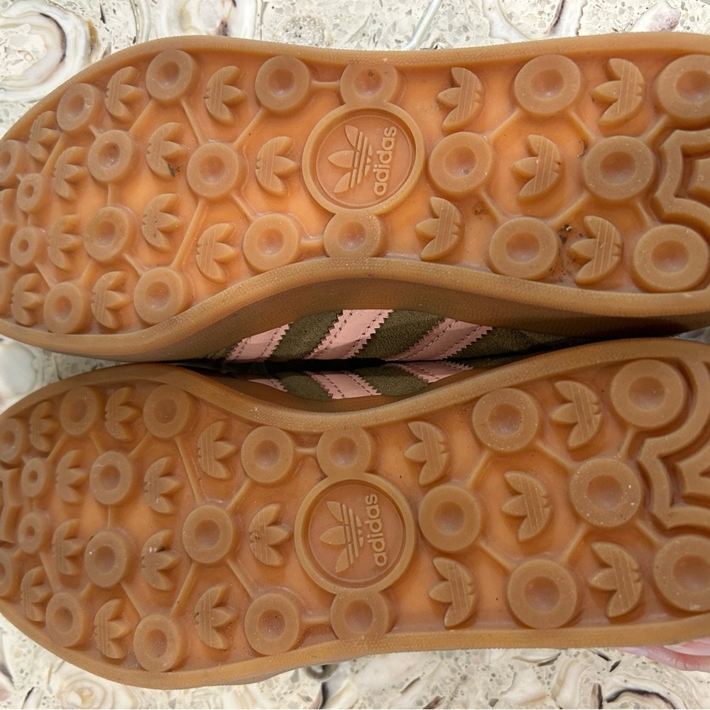 Adidas Women's Gazelle Focus Olive Green Sneakers 6.5 - Picture 6 of 6